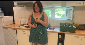 JacquieEtMichelTV Sabbat Freyja se folla en casa en presencia de su marido
